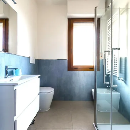 Hostly - Cisanello - Light And Colors Apartment *
